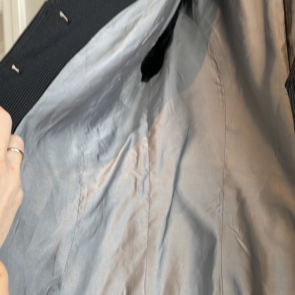 Gorgeous Tahari size 6 pinstriped black blazer - Picture 8 of 9